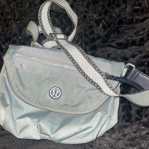 Lululemon festival bag